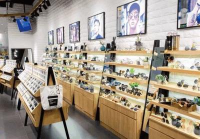 眼鏡店門(mén)可羅雀卻屹立不倒的背后 是暴利還是另有乾坤？